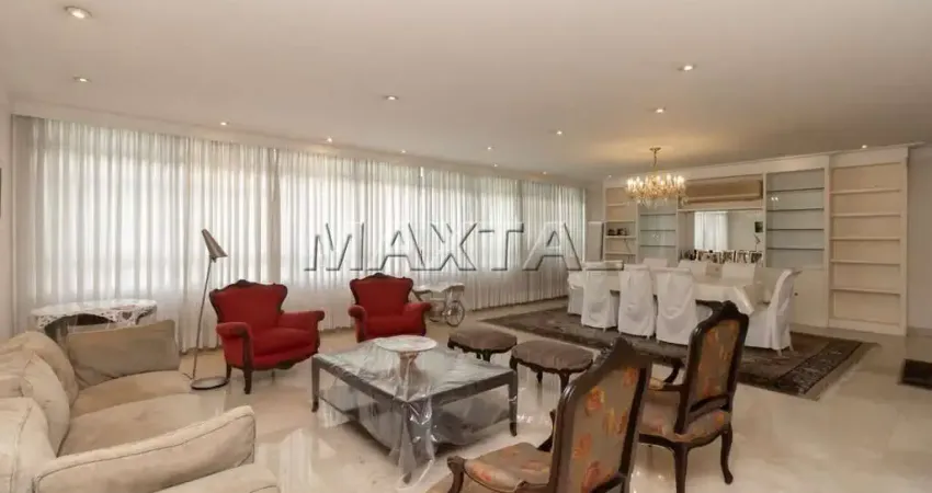 Apartamento à venda no Jardim Paulista, com 4 suítes com armários embutidos, 3 vagas fixas.