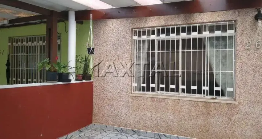 Sobrado à venda para horto florestal, 165m², com uma edícula e 2 vagas de garagem.