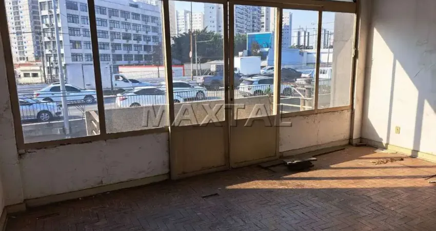 Prédio Comercial com salão amplo no térreo e 5 salas comerciais e um terraço  grande.