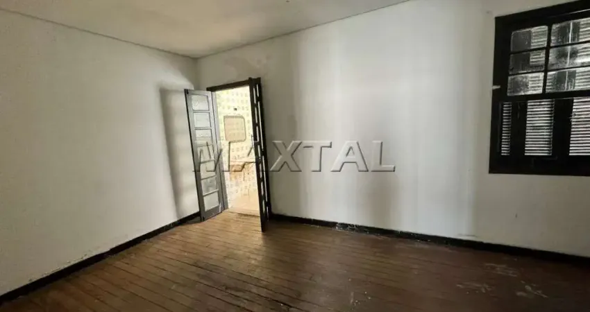 Casa comercial na Rua Doutor Cesar, 447m² de terreno, 320m² de construção, com 2 casas nos fundos.
