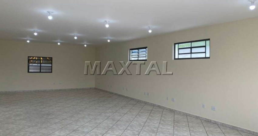 Galpão com 240m² de piso, todo em concreto para 6 toneladas, altura de 7m. 3 vagas