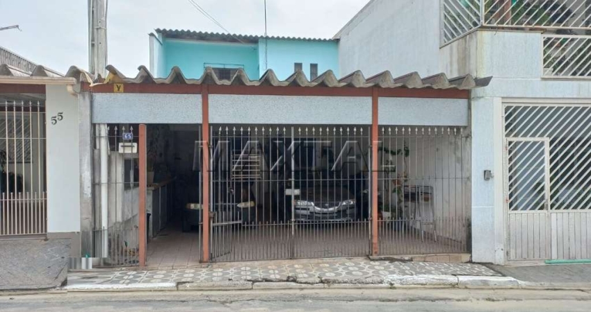 Casa à venda no Jardim Tremembé. Com 2 dormitórios mais dependências e 2 vagas.