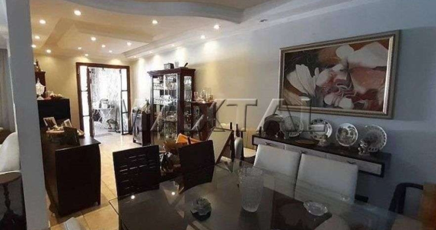 Casa à venda com 4 dormitórios e 2 suítes, de 300 m². Piscina e churrasqueira - Santa Terezinha