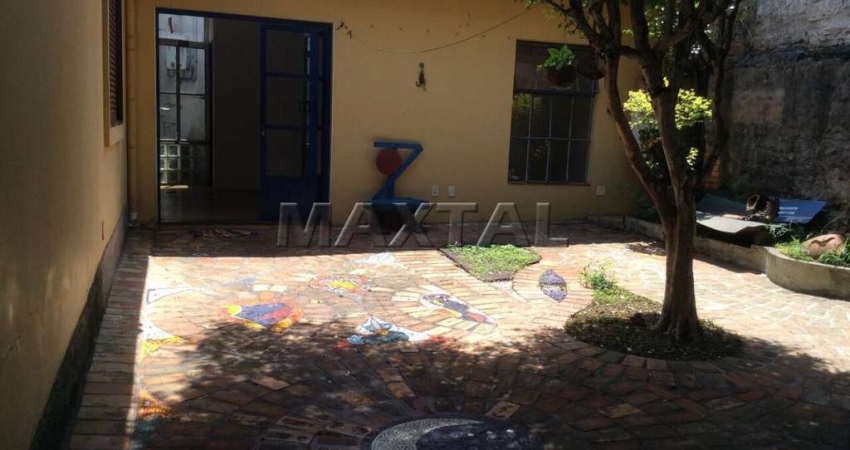 Duas casas e um salão à venda na Conselheiro Moreira de Barros, com 250m² e 2 vagas de garagem.