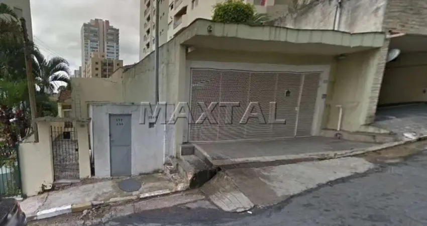 Sobrado à venda de 500m², com 3 dormitórios, 1 suíte e 4 vagas de garagem, na Santa Teresinha.