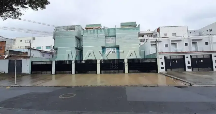 Sobrado em condomínio fechado, dois dormitórios, uma suíte, sala, cozinha, solarium e vaga livre.
