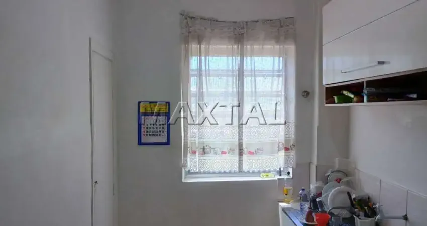 Apartamento em Santana, com um dormitório, sala, cozinha, área de serviço e banheiro.