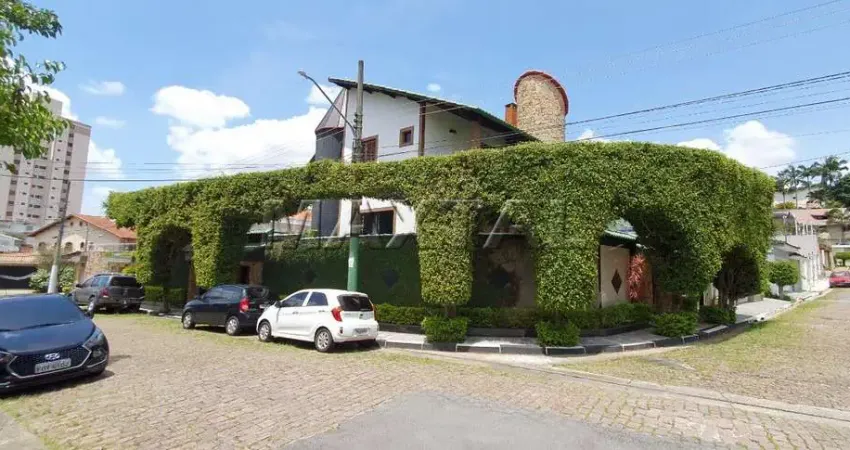 Sobrado à venda no Lauzanne Paulista de 350m², com 5 suítes, 6 vagas e churrasqueira.
