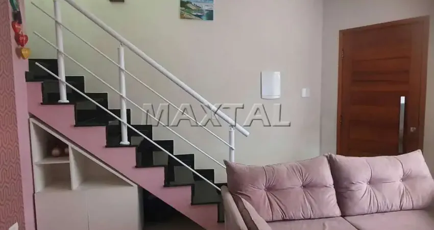 Casa em Condomínio Fechado, 2 suítes, cozinha, banheiro, sala, área, vagas de moto e carro.