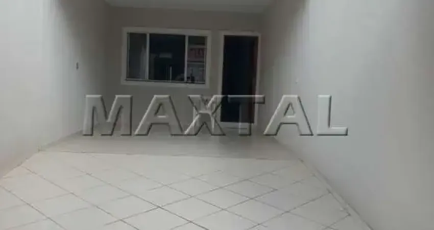 Casa assobradada de 216m², 3 quartos, 3 suítes, 1 closet, sala, cozinha, lavabo e 2 vagas.