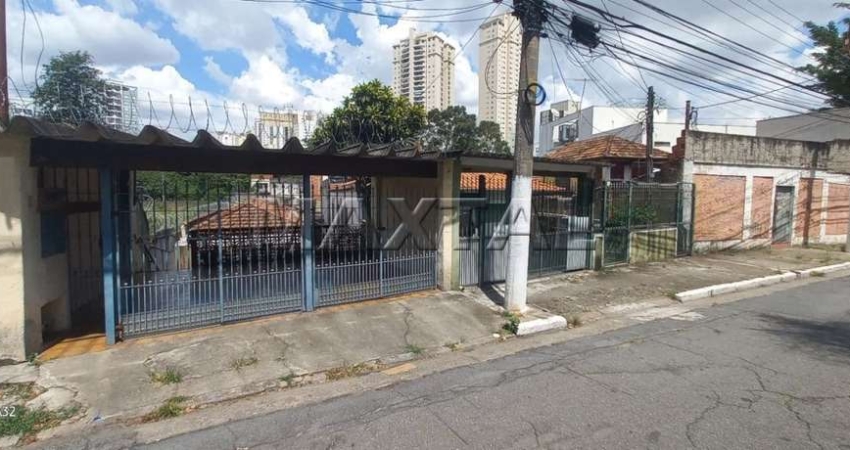 Terreno Jardim Paraíso, Região do Mandaqui, de frente para duas ruas, com casa no local para renda.