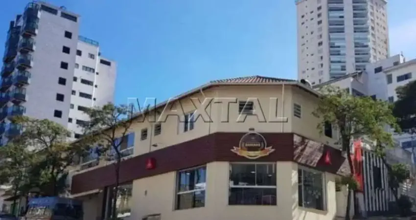Loja Comercial com 600m², com 2 vagas, no Bairro Santa Terezinha.