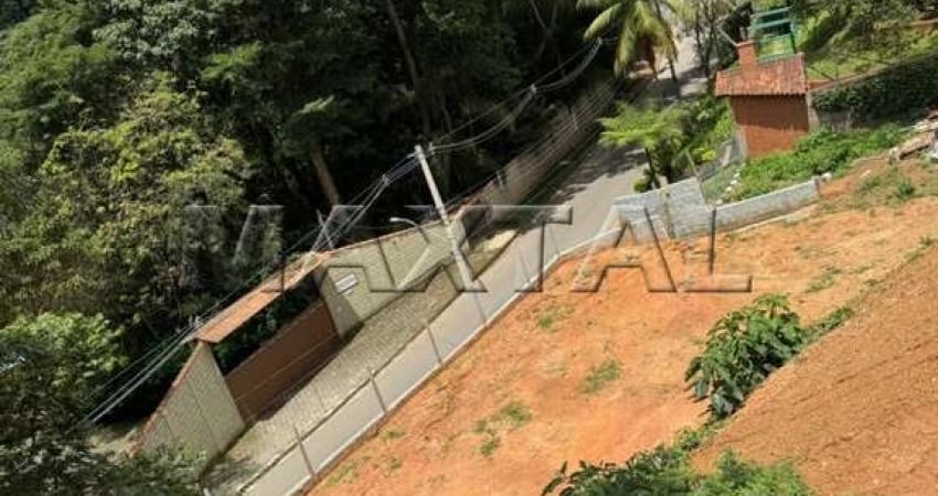 Terreno à venda em Mairiporã com 1,300 metros quadrados já desmatado com plato, todo murado.