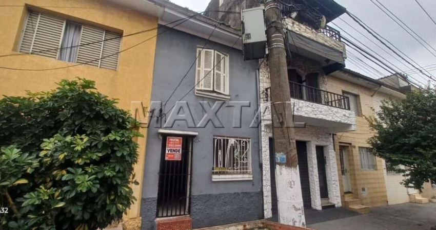 Sobrado à venda com aproximados 60m² com 2 dormitórios com quintal nos fundos, no bairro Ipiranga.