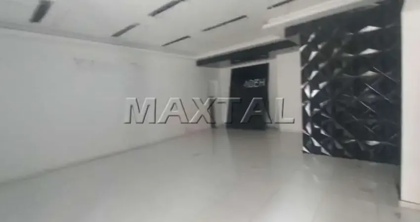 Loja de 90m², com banheiro, em travessa da Voluntários da Pátria, próximo ao metrô.