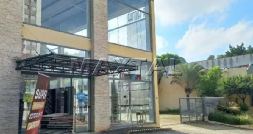 Galpão para locação de 1.950m², 8 banheiros e 50 vagas externas, em Santana!