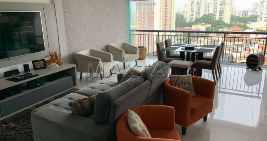 Apartamento de 93m², com 2 dormitórios sendo ambos suítes, 2 vagas e varanda, em Santana.