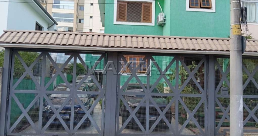Sobrado à venda de 180m², com 5 dormitórios sendo 3 suítes e 5 vagas, em Santana.