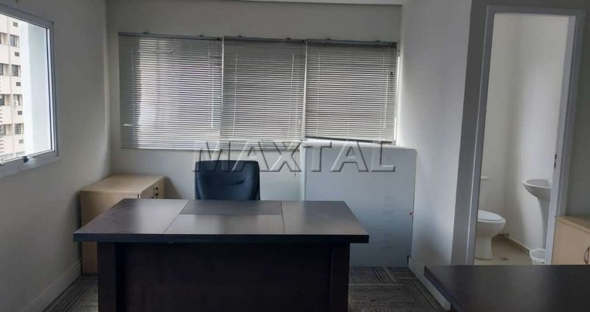 Sala Comercial ,Barra Funda ao lado do Fórum Trabalhista com uma vaga de garagem.