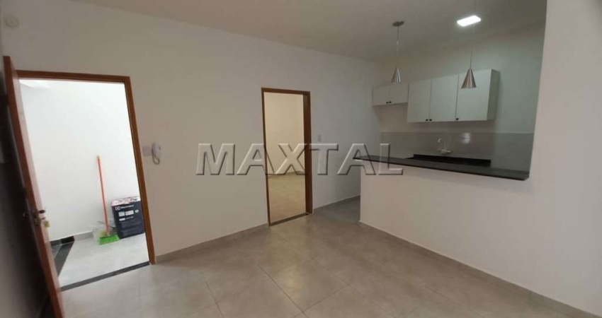 Apartamento em Santana com 36m², 1 dormitório, sala, cozinha, banheiro com box e área de serviço.