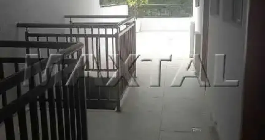 Apartamento de 42m², com 2 quartos sendo 1 suite e área de serviço, na Água Fria.