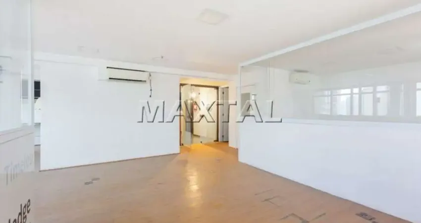 Conjunto comercial para locação em Perdizes, de 68,24m², com recepção e bem iluminado.