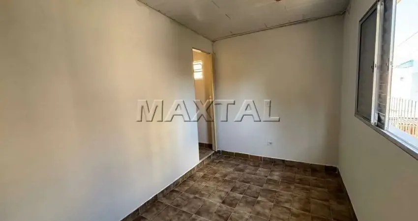 Casa para locação de 80m², com 2 dormitórios e quintal no Parque Mandaqui.