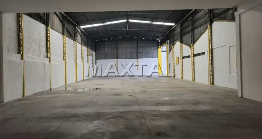 Galpão para locação de 1.200 m², com 2 banheiros e 2 salas administrativas, na Vila Maria.