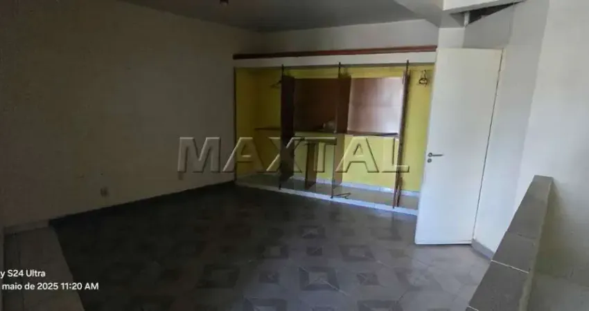 Sobrado no Jardim São Paulo com 04 quartos, 04 banheiros, sala, copa e cozinha, terraço e vaga.