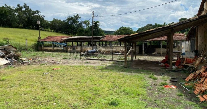 Sitio à venda em Bragança Paulista com casas, lagos, piscina  fica em Estiva do Agudo com 30.000 m².