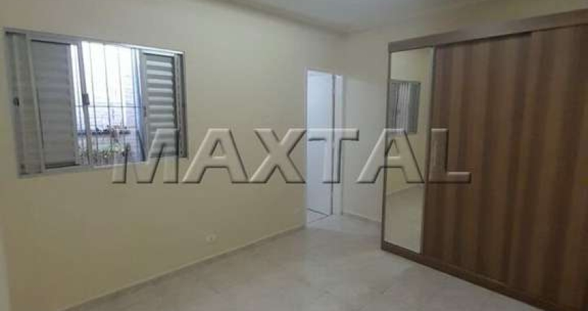 Casa térrea com 3 quartos, 2 suítes, sala ampla e 2 vagas de garagem no bairro Jardim São Paulo