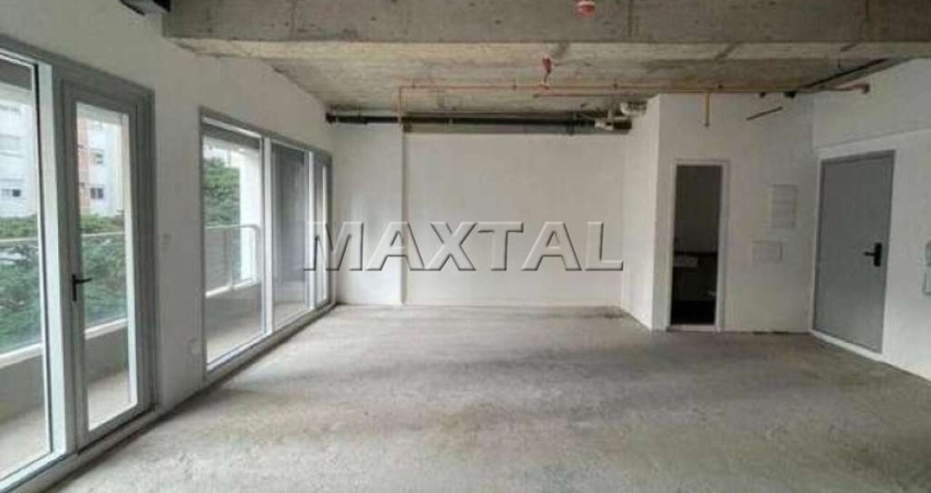 Sala comercial para locação em Pinheiros com 71 m², 2 vagas e próximo ao metrô