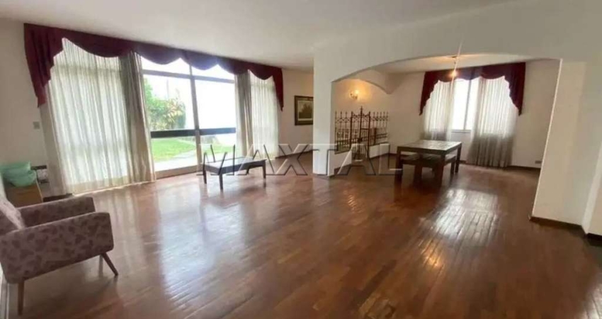 Casa à venda de 345m², com 4 quartos sendo 2 suítes e 4 vagas, na Vila Madalena.