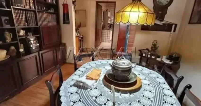 Casa à venda de 250m², com 2 dormitórios sendo 1 suíte, na Vila Mangalot.