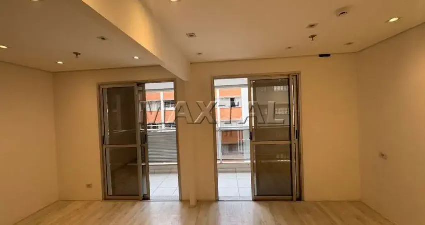 Sala comercial  com sacada em Santana na Rua Dr. César de 40 m², com 1 banheiro e 1 vaga.