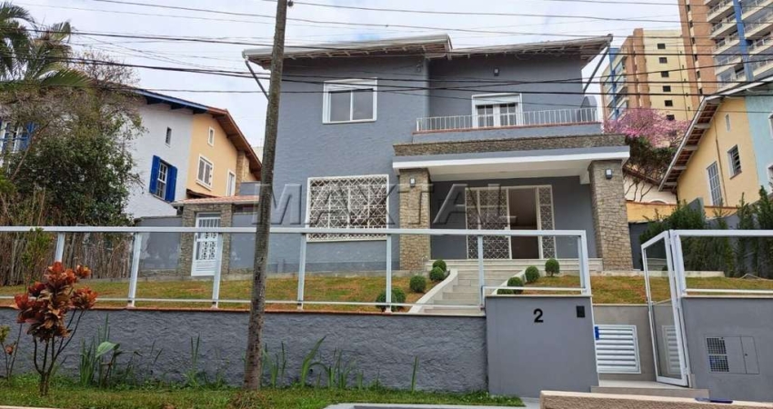 Sobrado na Chácara das Rosas, 3 quartos, sala, cozinha, 3 banheiros, jardim, terraço, 4 vagas.