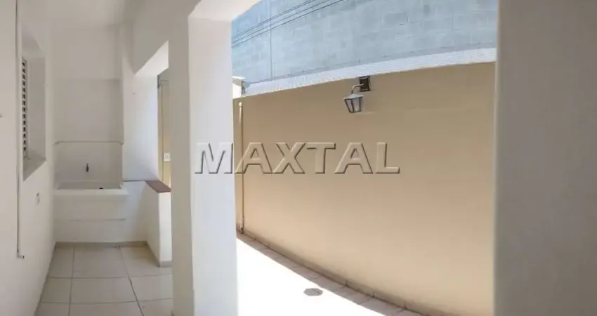 Casa térrea 4 salas, 2 banheiros, 1 depósito e 2 vagas, 90m² em Santana, para Locação.