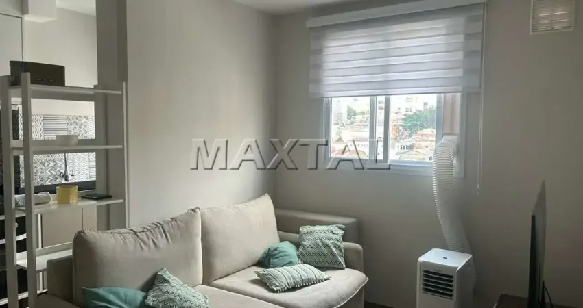 Apartamento mobiliado em Santana com 2 quartos, cozinha americana, banheiro, área de serviço.