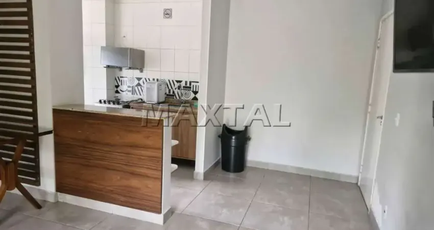 Apartamento 2 quartos, 1 suíte, sala com varanda, área, banheiro e vaga de garagem.