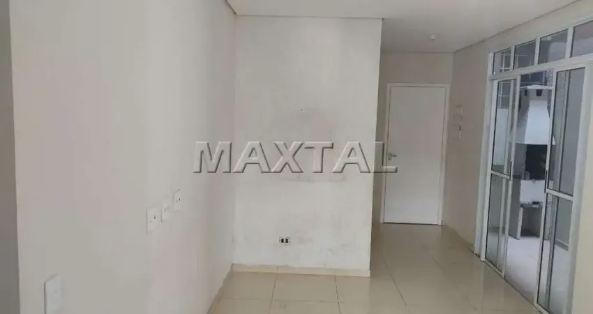 Apartamento de 2 dormitórios, com 45m², quintal grande e churrasqueira, no imirim.