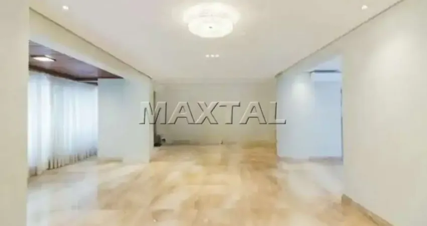 Apartamento para venda de 228m², com 4 quartos, 3 suítes, vagas para 3 carros, com lazer completo.