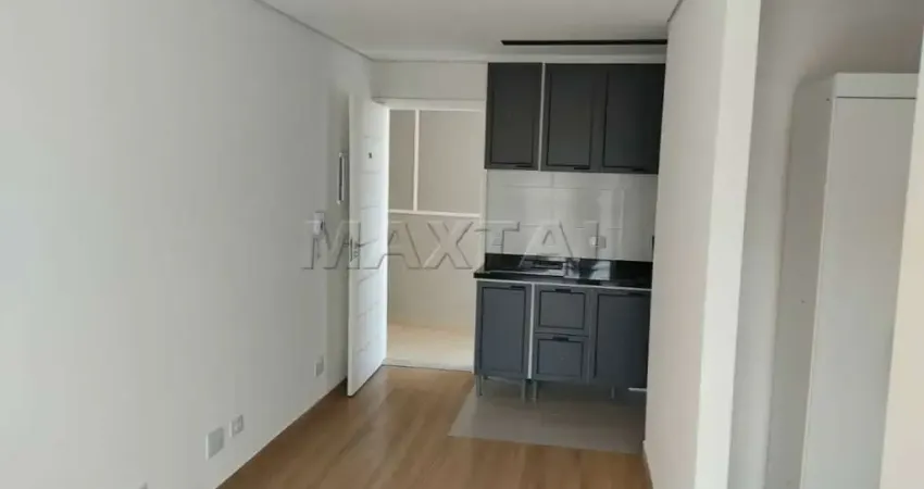 Studio semi mobiliado para locação de 24m², com varanda e próximo ao metrô santana.