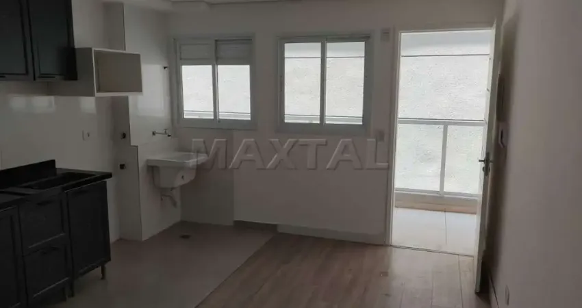 Studio semi mobiliado, 29,64 m², piso laminado, e piso em porcelanato, com preparação para ar