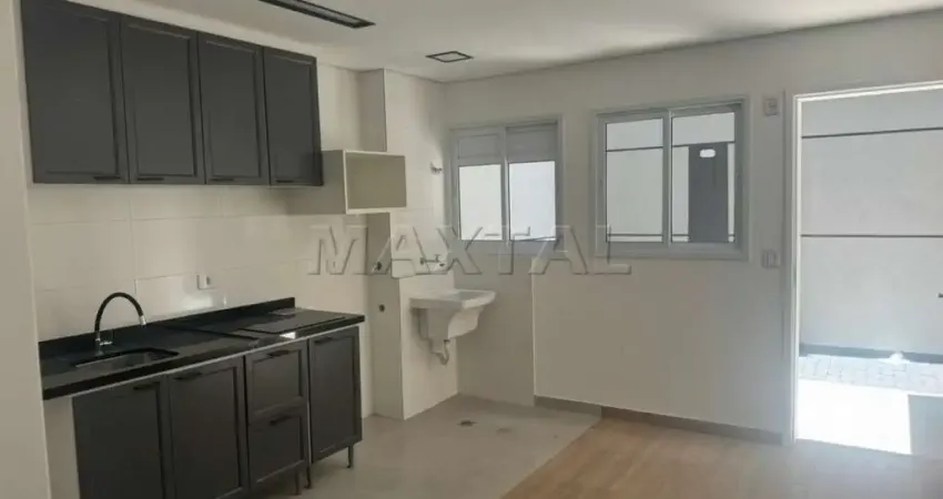 Studio de 29,64 m² semi mobiliado, com piso laminado e porcelanato gardem, com preparação para ar.