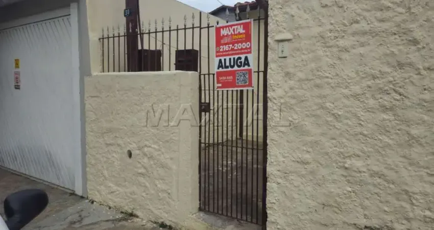 Casa térrea com 65m², 1 dormitório amplo, cozinha com armários, banheiro, área de serviço e quintal