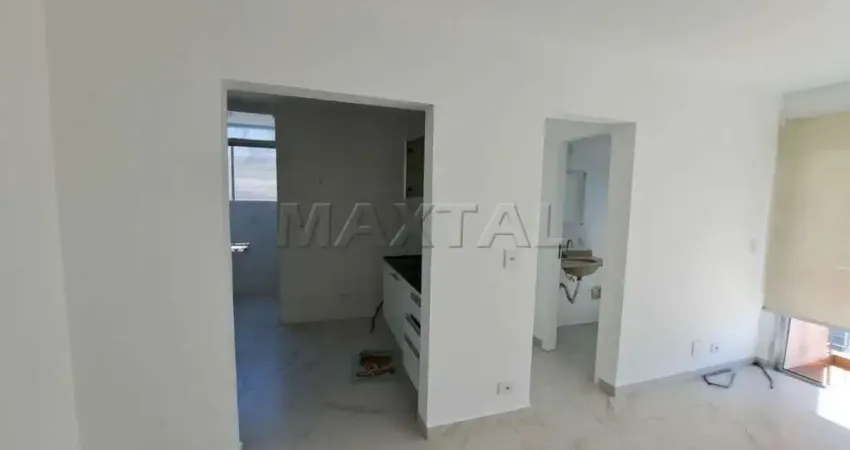 Apartamento em santana com 2 quartos, sala, cozinha, 2 banheiros e vaga de garagem.