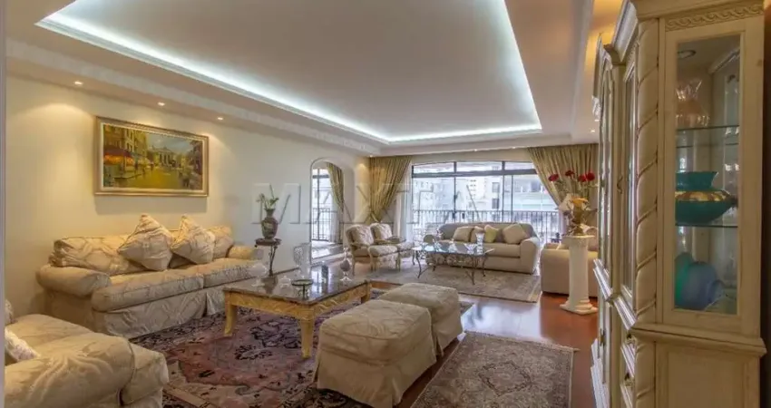 Apartamento à venda, de 350 m², com sacada, 4 dormitórios, sendo 1 suíte e 4 vagas, em santa cecília