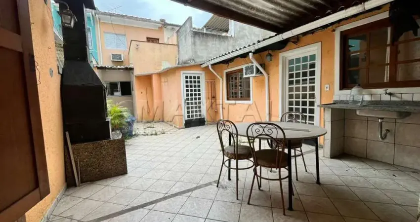 Sobrado disponível para locação, de 105 m², com 03 dormitórios e 01 vaga de garagem, em santana.