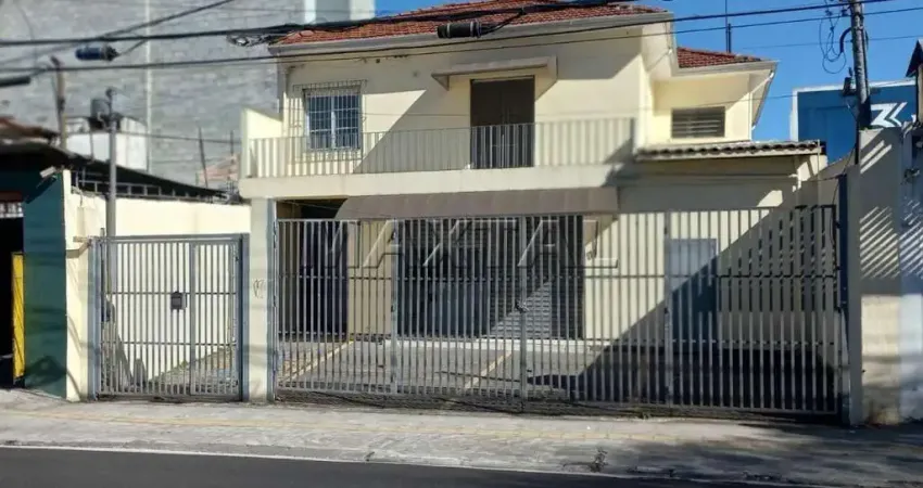 Vende ou aluga sobrado com área de 570m² com 8 salas , 3 vagas na frente mais 22 vagas nos fundos.