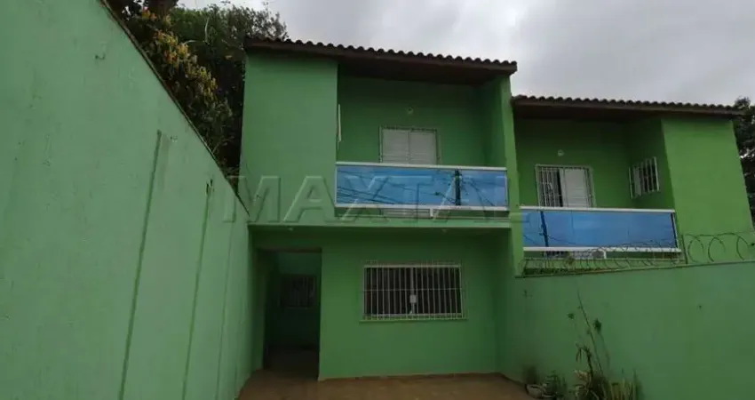Casa para locação com 3 quartos, sendo um suíte, 3 banheiros  e 4 vagas de garagem.